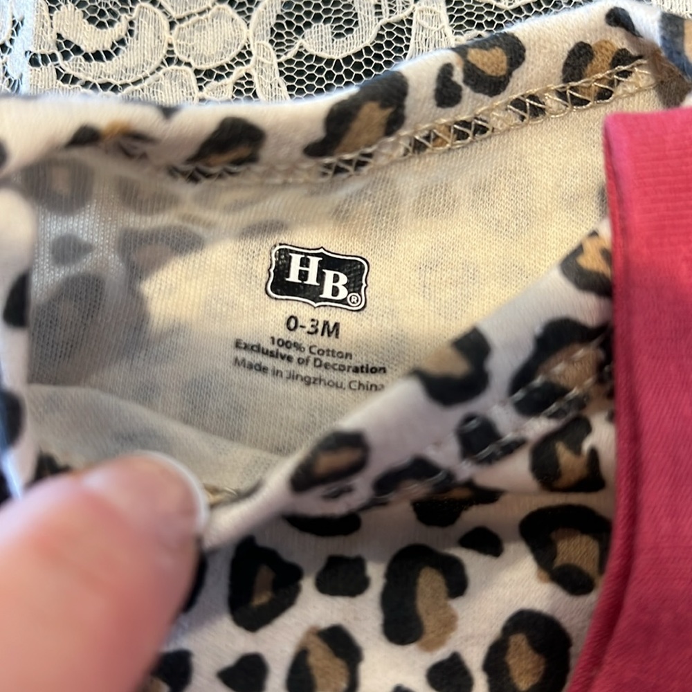 Set of 3 Baby girl onesies - Picture 3 of 4